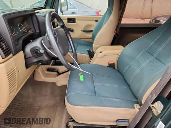 2001 Jeep Wrangler Sahara с VIN 1J4FA59S31P324555, выставлен на аукционе Copart как лот 84462425 с пробегом 137 096 миль миль и Чистый • Clean title. История ставок и продаж доступна на DreamBid. Изображение 7.