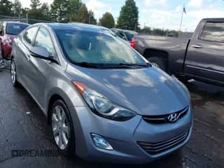 2013 Hyundai Elantra GLS z VIN KMHDH4AE9DU919257, wystawiony jako IAAI lot #43386695 z przebiegiem Nie podano mil oraz . Historia ofert i sprzedaży dostępna na DreamBid. Obrazek 1.