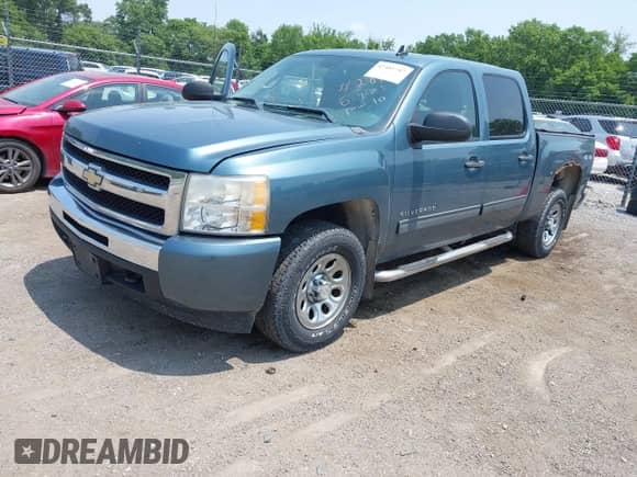 2010 Chevrolet Silverado 1500 LT z VIN 3GCRKSEA6AG189703, wystawiony jako IAAI lot #42481747 z przebiegiem 101 812 mil mil oraz . Historia ofert i sprzedaży dostępna na DreamBid. Obrazek 17.