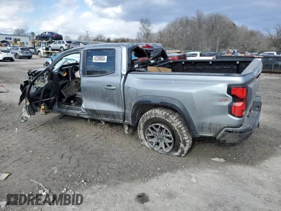 2024 Chevrolet Colorado 4WD ZR2 z VIN 1GCPTFEK3R1227497, wystawiony jako Copart lot #42200055 z przebiegiem 2 921 mil mil oraz Szkoda całkowita • Salvage title. Historia ofert i sprzedaży dostępna na DreamBid. Obrazek 2.