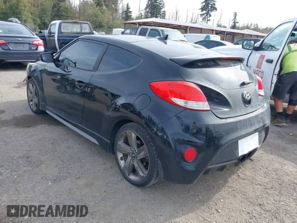 2013 Hyundai Veloster Turbo с VIN KMHTC6AE3DU158036, выставлен на аукционе IAAI как лот 43401490 с пробегом 142 089 миль миль и . История ставок и продаж доступна на DreamBid. Изображение 3.