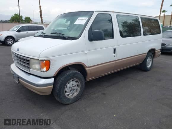 1992 Ford Econoline Cargo z VIN 1FMEE11H0NHA03132, wystawiony jako IAAI lot #43048414 z przebiegiem 119 938 mil mil oraz . Historia ofert i sprzedaży dostępna na DreamBid. Obrazek 2.