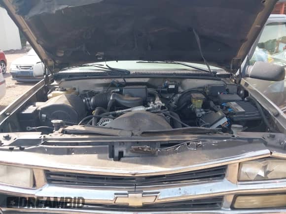 1999 Chevrolet Suburban z VIN 3GNEC16R4XG191802, wystawiony jako IAAI lot #42800207 z przebiegiem 260 237 mil mil oraz . Historia ofert i sprzedaży dostępna na DreamBid. Obrazek 10.