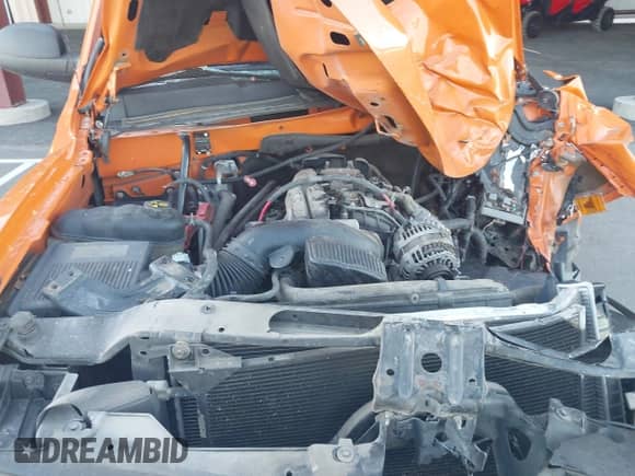 2011 Chevrolet Silverado 1500 LT z VIN 1GCRCSEAXBZ275949, wystawiony jako IAAI lot #43450682 z przebiegiem Nie podano mil oraz . Historia ofert i sprzedaży dostępna na DreamBid. Obrazek 10.