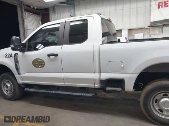 2023 Ford F-250 XL с VIN 1FT7X2BA0PEC81614, выставлен на аукционе IAAI как лот 43307660 с пробегом 42 236 миль миль и . История ставок и продаж доступна на DreamBid. Изображение 14.
