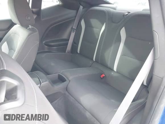 2017 Chevrolet Camaro 1LS z VIN 1G1FA1RX6H0180599, wystawiony jako IAAI lot #41576506 z przebiegiem 57 312 mil mil oraz . Historia ofert i sprzedaży dostępna na DreamBid. Obrazek 8.