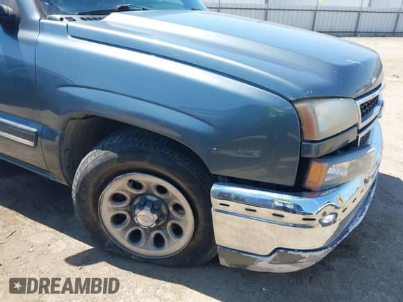 2006 Chevrolet Silverado 1500 LT2 z VIN 2GCEC13TX61157587, wystawiony jako IAAI lot #42217816 z przebiegiem 231 426 mil mil oraz . Historia ofert i sprzedaży dostępna na DreamBid. Obrazek 18.