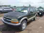 1998 Chevrolet Blazer LS z VIN 1GNDT13W9W2289009, wystawiony jako IAAI lot #42533871 z przebiegiem 165 585 mil mil oraz . Historia ofert i sprzedaży dostępna na DreamBid. Obrazek 2.