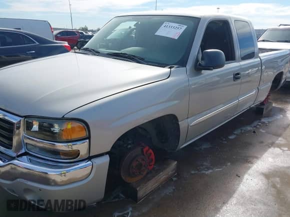 2005 GMC Sierra 1500 SLE z VIN 2GTEC19TX51217941, wystawiony jako IAAI lot #41333257 z przebiegiem 273 832 mil mil oraz . Historia ofert i sprzedaży dostępna na DreamBid. Obrazek 6.