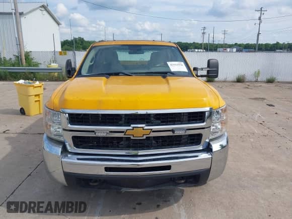 2008 Chevrolet Silverado 2500HD z VIN 1GBHK23658F224144, wystawiony jako IAAI lot #42512936 z przebiegiem 234 333 mil mil oraz . Historia ofert i sprzedaży dostępna na DreamBid. Obrazek 12.