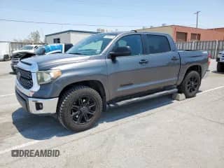 2019 Toyota Tundra SR5 с VIN 5TFEM5F15KX142071, выставлен на аукционе Copart как лот 58586915 с пробегом 61 656 миль миль и Списание • Salvage title. История ставок и продаж доступна на DreamBid. Изображение 1.