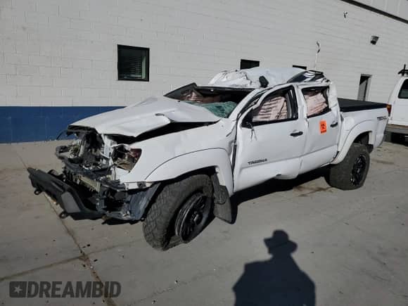 2013 Toyota Tacoma with VIN 3TMLU4EN8DM125215, listed as a Copart auction lot 83961535 with Not provided miles and Salvage title. Bid and sale history available at DreamBid. Image 1.