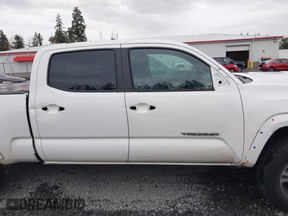 2017 Toyota Tacoma TRD Off Road z VIN 3TMDZ5BN2HM012821, wystawiony jako IAAI lot #43325557 z przebiegiem 278 781 mil mil oraz . Historia ofert i sprzedaży dostępna na DreamBid. Obrazek 14.