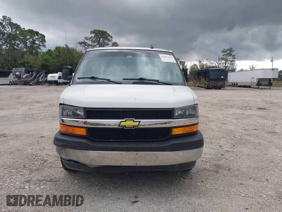 2018 Chevrolet Express Passenger LT с VIN 1GAZGPFG7J1334935, выставлен на аукционе IAAI как лот 41697084 с пробегом 72 571 миль миль и . История ставок и продаж доступна на DreamBid. Изображение 12.