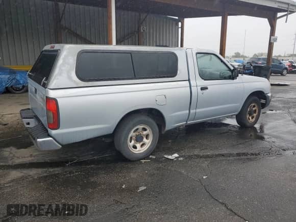 2000 Nissan Frontier XE with VIN 1N6DD21S4YC321371, listed as a Copart auction lot 55678675 with 99,775 mi miles and Salvage title. Bid and sale history available at DreamBid. Image 3.