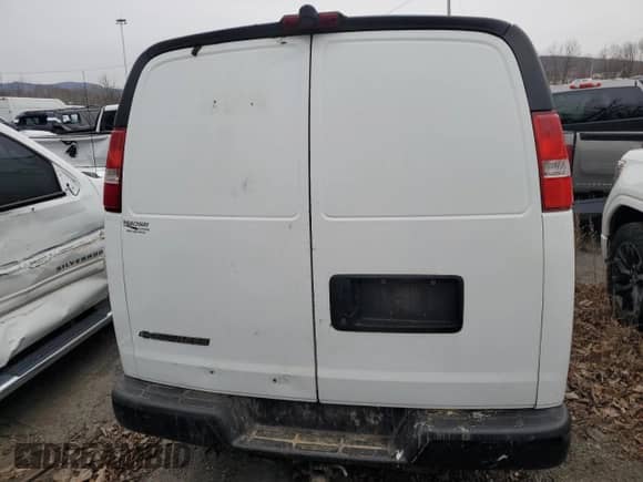 2017 Chevrolet Express Cargo z VIN 1GCWGBFF4H1122833, wystawiony jako Copart lot #85538934 z przebiegiem Nie podano mil oraz Szkoda całkowita • Salvage title. Historia ofert i sprzedaży dostępna na DreamBid. Obrazek 6.