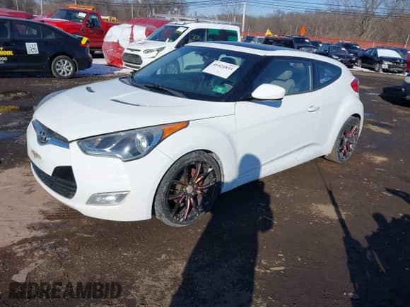 2012 Hyundai Veloster w/Gray Int z VIN KMHTC6AD3CU051669, wystawiony jako IAAI lot #41421833 z przebiegiem 170 000 mil mil oraz . Historia ofert i sprzedaży dostępna na DreamBid. Obrazek 2.