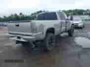2004 Chevrolet Silverado 2500HD LT z VIN 1GCHK29114E215156, wystawiony jako IAAI lot #42376499 z przebiegiem Nie podano mil oraz . Historia ofert i sprzedaży dostępna na DreamBid. Obrazek 4.