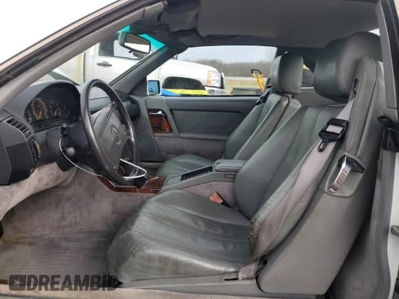 1992 Mercedes-Benz SL с VIN WDBFA66E7NF037949, выставлен на аукционе Copart как лот 44134135 с пробегом 130 910 миль миль и Чистый • Clean title. История ставок и продаж доступна на DreamBid. Изображение 7.