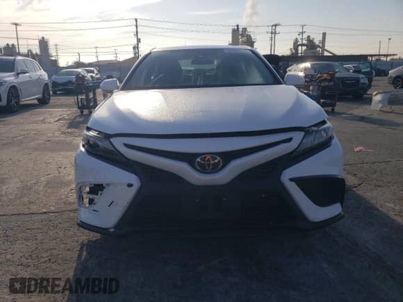 2022 Toyota Camry SE z VIN 4T1G11AK1NU673540, wystawiony jako Copart lot #42165795 z przebiegiem 12 396 mil mil oraz Szkoda całkowita • Salvage title. Historia ofert i sprzedaży dostępna na DreamBid. Obrazek 5.
