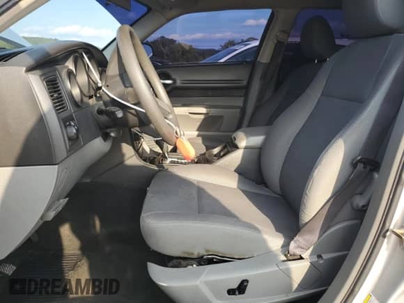 2005 Dodge Magnum SE with VIN 2D4FV48TX5H679783, listed as a Copart auction lot 80279795 with 201,901 mi miles and Clean title. Bid and sale history available at DreamBid. Image 7.