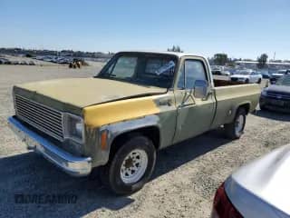1977 Chevrolet Silverado 1500 z VIN CCS247Z128559, wystawiony jako Copart lot #87119525 z przebiegiem 299 994 mil mil oraz Czysty tytuł • Clean title. Historia ofert i sprzedaży dostępna na DreamBid. Obrazek 1.