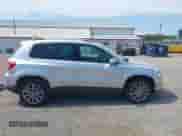 2010 Volkswagen Tiguan с VIN WVGBV9AX0AW002514, выставлен на аукционе IAAI как лот 42625552 с пробегом 126 391 миль миль и . История ставок и продаж доступна на DreamBid. Изображение 12.