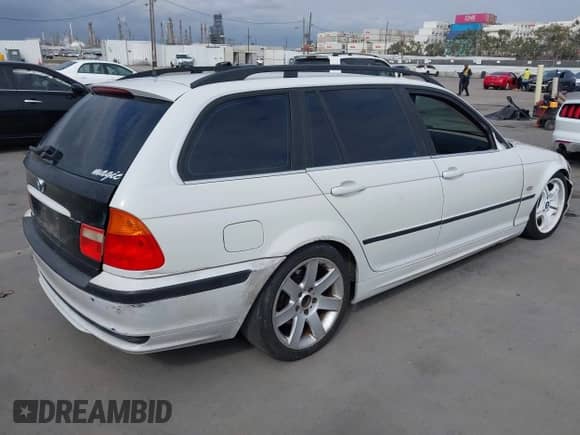 2004 BMW 3 Series 325i с VIN WBAEN33414PC12863, выставлен на аукционе IAAI как лот 43325667 с пробегом 101 779 миль миль и . История ставок и продаж доступна на DreamBid. Изображение 4.