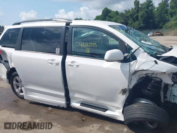 2013 Toyota Sienna LE AAS с VIN 5TDKK3DC2DS363105, выставлен на аукционе IAAI как лот 42727775 с пробегом 86 803 миль миль и . История ставок и продаж доступна на DreamBid. Изображение 18.