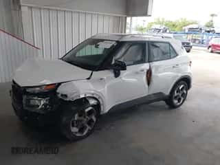 2024 Hyundai Venue SEL с VIN KMHRC8A3XRU342028, выставлен на аукционе IAAI как лот 43071880 с пробегом 10 176 миль миль и . История ставок и продаж доступна на DreamBid. Изображение 2.