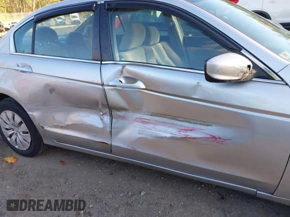 2008 Honda Accord LX z VIN 1HGCP263X8A163249, wystawiony jako IAAI lot #43470092 z przebiegiem 166 953 mil mil oraz . Historia ofert i sprzedaży dostępna na DreamBid. Obrazek 6.