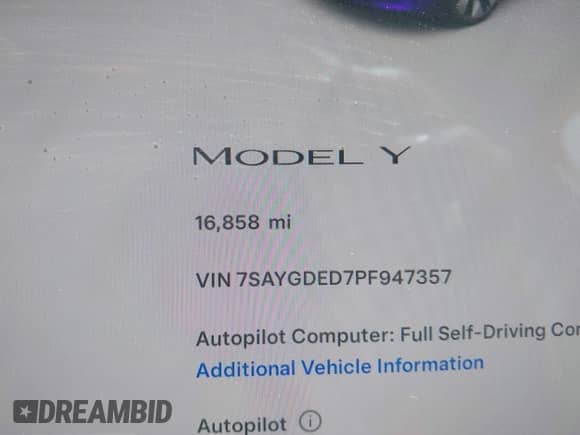 2023 Tesla Model Y z VIN 7SAYGDED7PF947357, wystawiony jako IAAI lot #42765948 z przebiegiem 16 858 mil mil oraz . Historia ofert i sprzedaży dostępna na DreamBid. Obrazek 7.