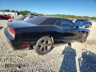 2013 Dodge Challenger SXT with VIN 2C3CDYAG5DH692211, listed as a Copart auction lot 82723785 with 193,920 mi miles and Clean title. Bid and sale history available at DreamBid. Image 3.