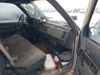 1989 Chevrolet Silverado 2500 z VIN 1GCFK24K7KE257366, wystawiony jako IAAI lot #41518146 z przebiegiem 862 155 mil mil oraz . Historia ofert i sprzedaży dostępna na DreamBid. Obrazek 5.