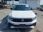 2022 Volkswagen Tiguan SE R-Line Black с VIN 3VV8B7AX0NM007523, выставлен на аукционе IAAI как лот 42457688 с пробегом 39 084 миль миль и . История ставок и продаж доступна на DreamBid. Изображение 12.