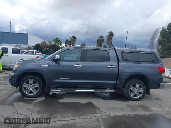 2007 Toyota Tundra Limited z VIN 5TFEV58137X032038, wystawiony jako IAAI lot #41788992 z przebiegiem 120 600 mil mil oraz . Historia ofert i sprzedaży dostępna na DreamBid. Obrazek 14.