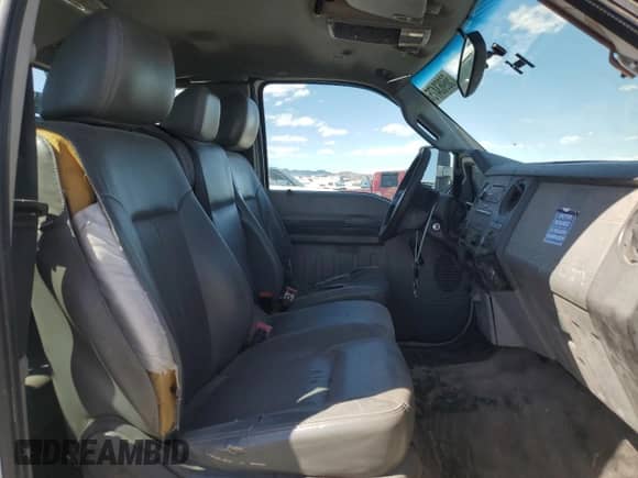 2013 Ford F-250 XL z VIN 1FT7X2A64DEA52619, wystawiony jako Copart lot #56963475 z przebiegiem 187 519 mil mil oraz Czysty tytuł • Clean title. Historia ofert i sprzedaży dostępna na DreamBid. Obrazek 10.