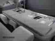 2017 Toyota Sienna L z VIN 5TDZZ3DC2HS800102, wystawiony jako IAAI lot #42151872 z przebiegiem 182 675 mil mil oraz . Historia ofert i sprzedaży dostępna na DreamBid. Obrazek 17.