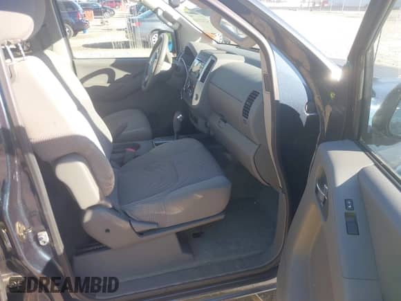 2014 Nissan Frontier Desert Runner z VIN 1N6AD0ER9EN745515, wystawiony jako IAAI lot #42321118 z przebiegiem 116 950 mil mil oraz . Historia ofert i sprzedaży dostępna na DreamBid. Obrazek 5.