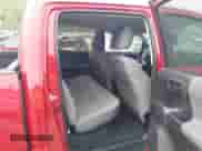 2021 Toyota Tacoma SR5 z VIN 3TYDZ5BN1MT002232, wystawiony jako IAAI lot #42374170 z przebiegiem 16 465 mil mil oraz . Historia ofert i sprzedaży dostępna na DreamBid. Obrazek 8.