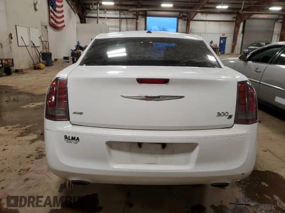 2014 Chrysler 300 S with VIN 2C3CCAGT9EH276677, listed as a Copart auction lot 82323494 with 153,286 mi miles and Clean title. Bid and sale history available at DreamBid. Image 6.