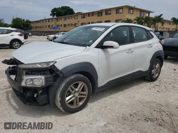 2018 Hyundai Kona SE z VIN KM8K12AA9JU066044, wystawiony jako Copart lot #63432535 z przebiegiem 100 723 mil mil oraz Szkoda całkowita • Salvage title. Historia ofert i sprzedaży dostępna na DreamBid. Obrazek 1.