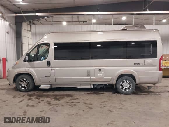 2017 Ram ProMaster Cargo z VIN 3C6URVJG2HE533929, wystawiony jako IAAI lot #41336845 z przebiegiem 17 152 mil mil oraz . Historia ofert i sprzedaży dostępna na DreamBid. Obrazek 14.