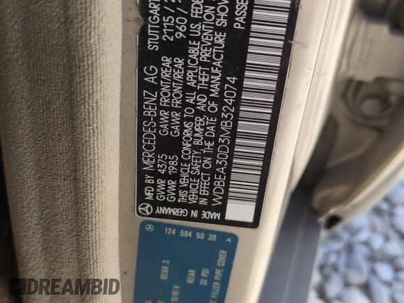 1991 Mercedes-Benz 300 E with VIN WDBEA30D3MB324074, listed as a Copart auction lot 61257145 with 207,793 mi miles and Salvage title. Bid and sale history available at DreamBid. Image 12.