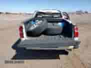 2015 GMC Sierra 1500 Denali z VIN 3GTU2WEC1FG320062, wystawiony jako Copart lot #81668345 z przebiegiem 132 850 mil mil oraz Szkoda całkowita • Salvage title. Historia ofert i sprzedaży dostępna na DreamBid. Obrazek 6.