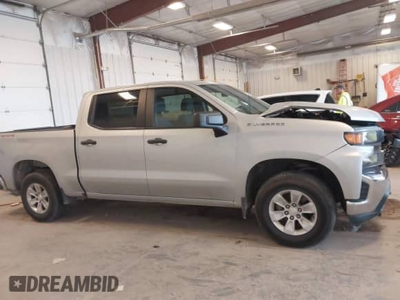 2019 Chevrolet Silverado 1500 Work Truck z VIN 1GCPYAEHXKZ222247, wystawiony jako IAAI lot #42457670 z przebiegiem 83 767 mil mil oraz . Historia ofert i sprzedaży dostępna na DreamBid. Obrazek 13.