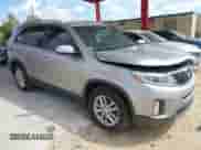 2014 Kia Sorento LX с VIN 5XYKT3A61EG527244, выставлен на аукционе IAAI как лот 43348527 с пробегом 142 856 миль миль и . История ставок и продаж доступна на DreamBid. Изображение 1.