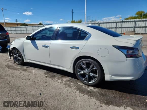 2013 Nissan Maxima SV with VIN 1N4AA5AP4DC820375, listed as a Copart auction lot 84957855 with 140,746 mi miles and Salvage title. Bid and sale history available at DreamBid. Image 2.