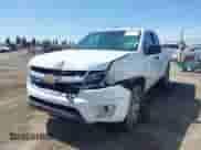 2018 Chevrolet Colorado 4WD Work Truck z VIN 1GCHTBEA0J1290405, wystawiony jako IAAI lot #41998238 z przebiegiem 118 623 mil mil oraz . Historia ofert i sprzedaży dostępna na DreamBid. Obrazek 17.