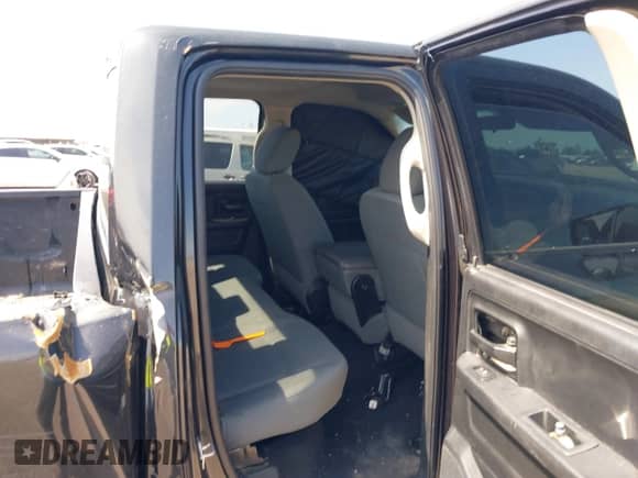 2017 Ram 1500 Tradesman z VIN 1C6RR7FT8HS669373, wystawiony jako IAAI lot #39295708 z przebiegiem 134 395 mil mil oraz . Historia ofert i sprzedaży dostępna na DreamBid. Obrazek 8.